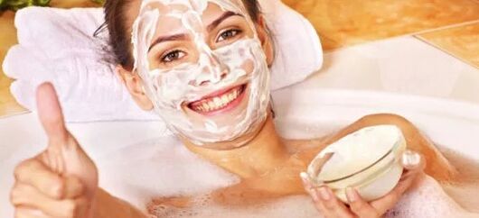 Máscaras faciales con crema o crema agria
